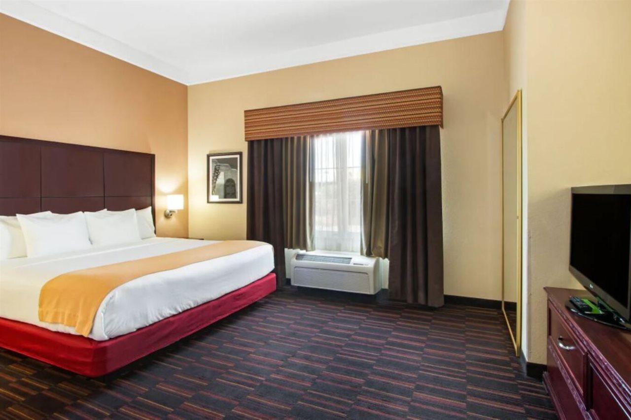 La Quinta Inn & Suites By Wyndham Albuquerque Midtown Εξωτερικό φωτογραφία